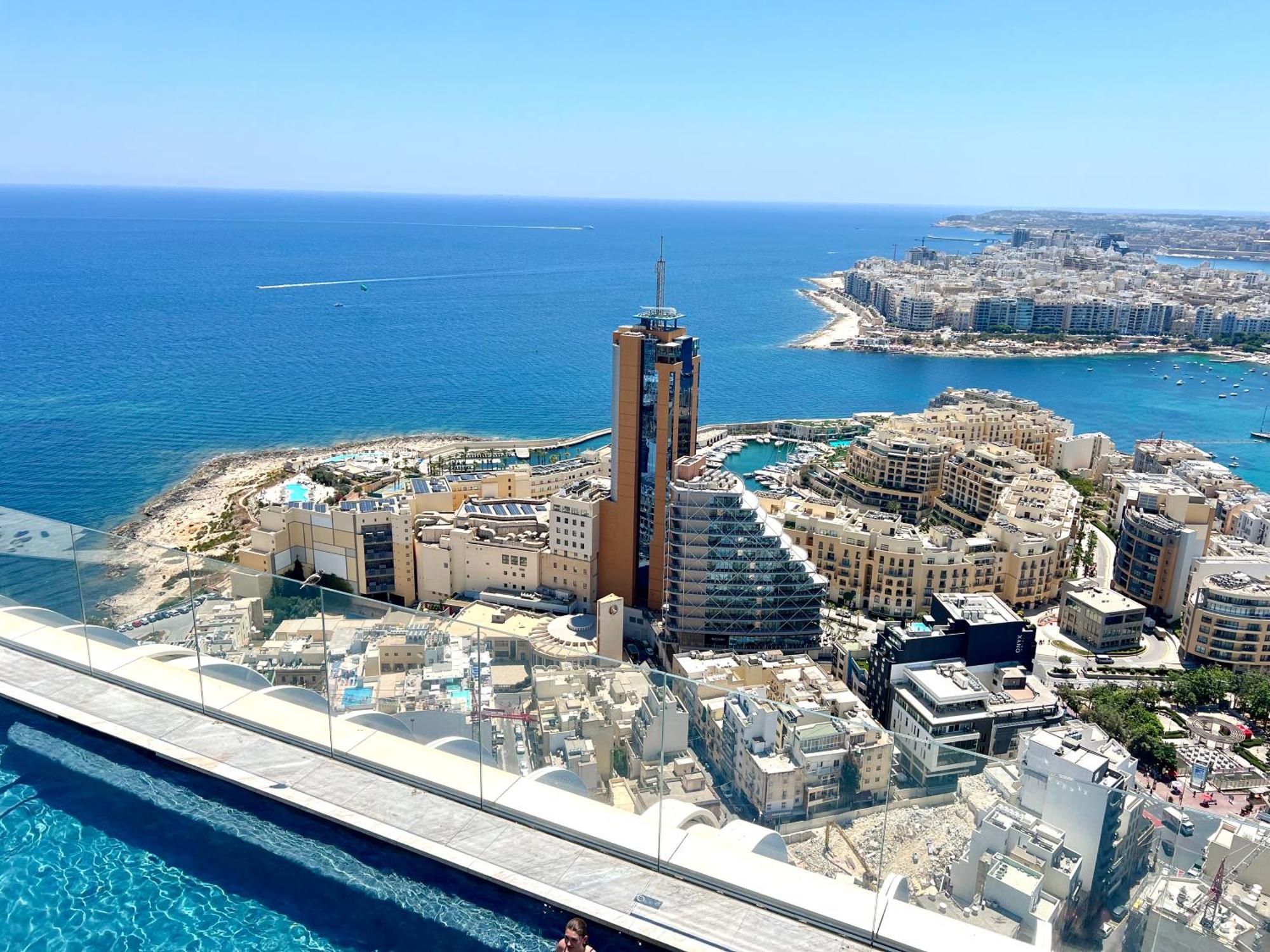 Mercury Tower Exclusive 1br With Rooftop Pool By Arcobnb Apartment